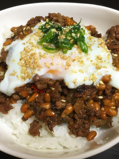 ピリ辛納豆のそぼろ丼-レシピのメイン写真
