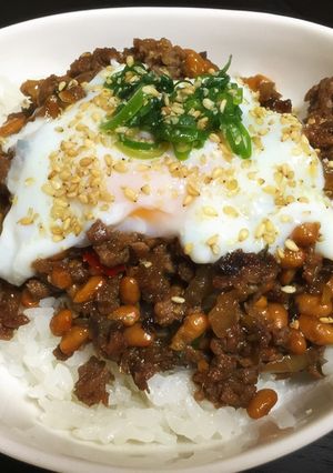 ピリ辛納豆のそぼろ丼-レシピのメイン写真