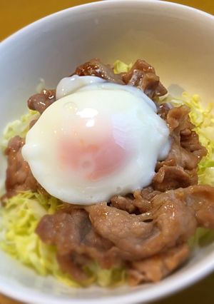 簡単！豚コマ肉の温卵のせ豚マヨ丼♪-レシピのメイン写真