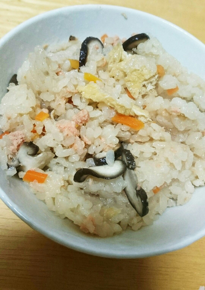 鮭フレークとしいたけの炊き込みご飯-レシピのメイン写真
