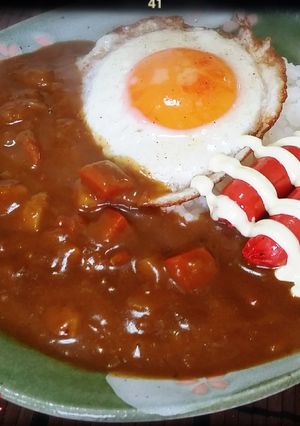 単身赴任パパの目玉焼きウインナーカレー-レシピのメイン写真