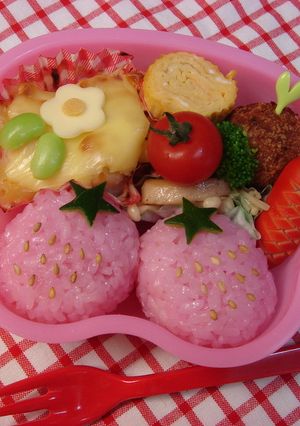 イチゴおにぎり-レシピのメイン写真