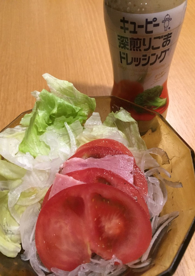 まるごとトマトと新玉ねぎのゴマドレサラダ-レシピのメイン写真