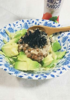 まるごとアボカドと納豆のゴマだれサラダ♪-レシピのメイン写真