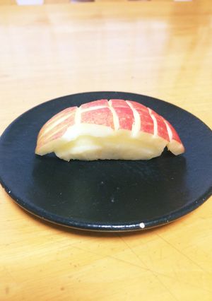 りんごの飾り切りで海老にぎり寿司！-レシピのメイン写真