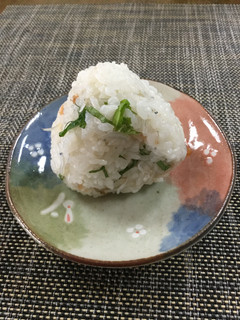 ちりめんと梅しそのおにぎり♡-レシピのメイン写真