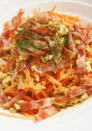 人参1本まるごと胡麻ドレサラダ-レシピのメイン写真