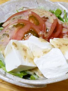 丸ごとトマトと新玉のごまドレサラダ-レシピのメイン写真