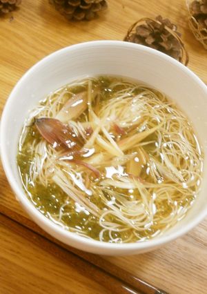 夜食グルメ★サラッと食べるめかぶそうめん-レシピのメイン写真