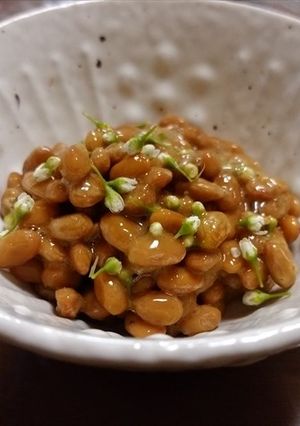 納豆にウワミゾザクラのトッピング（＾＾）-レシピのメイン写真