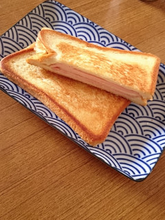 バターを塗る手間なし ホットサンド-レシピのメイン写真