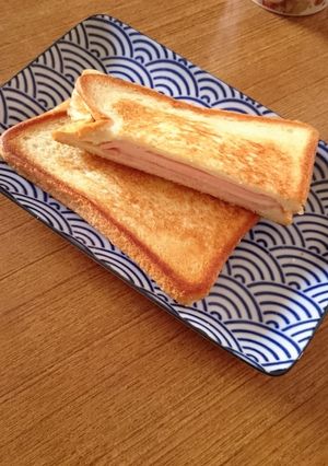 バターを塗る手間なし ホットサンド-レシピのメイン写真