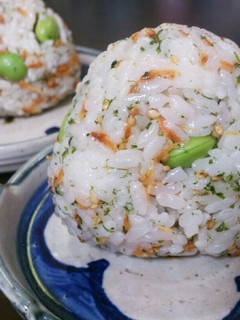 ふっくら!あみえびと枝豆のマヨおにぎり-レシピのメイン写真