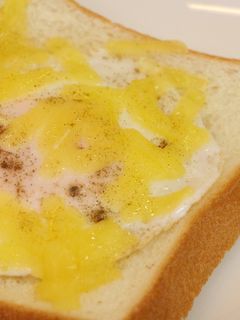 朝ごはんに!!目玉焼きトースト-レシピのメイン写真