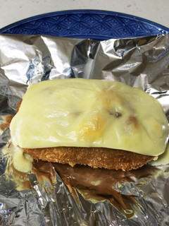余ったコロッケにチーズのせて♪-レシピのメイン写真