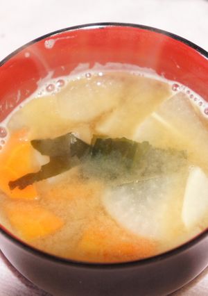 トン汁の具でワカメの味噌汁-レシピのメイン写真