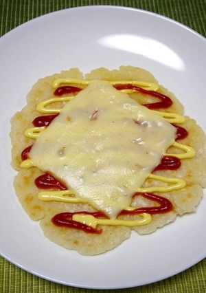 簡単！もちもち水戻しラー麺ピザ-レシピのメイン写真