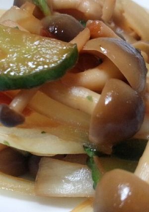野菜とキノコの梅シソ炒め-レシピのメイン写真