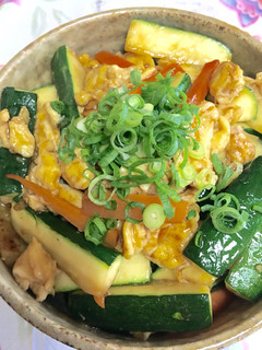 簡単なズッキーニと卵丼-レシピのメイン写真