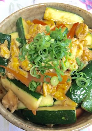 簡単なズッキーニと卵丼-レシピのメイン写真