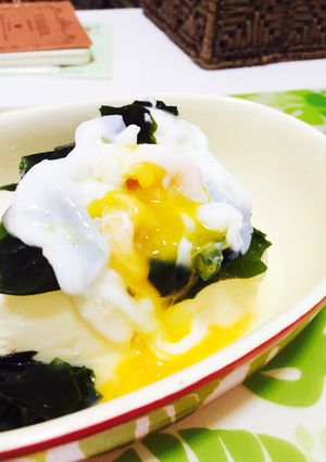 豆腐のわかめと温泉卵のせ-レシピのメイン写真