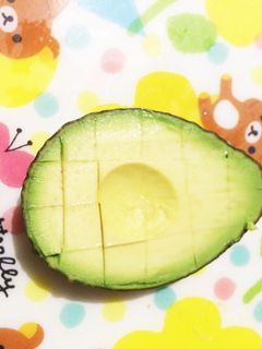 簡単!アボカドの切り方〜角切り〜-レシピのメイン写真