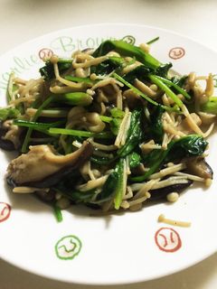 ほうれん草とキノコの炒め物-レシピのメイン写真