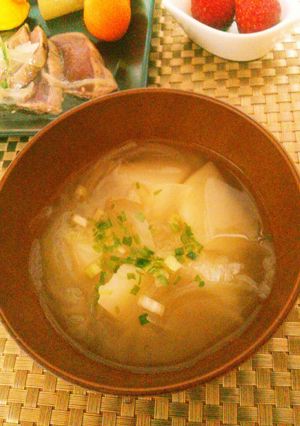 簡単ほっこり☆玉ねぎとジャガイモの味噌汁-レシピのメイン写真