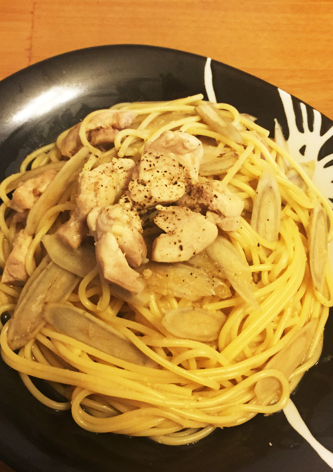 蒸し鶏とゴボウの和風スープパスタ-レシピのメイン写真