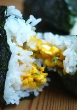 うにとクリームチーズおにぎり-レシピのメイン写真