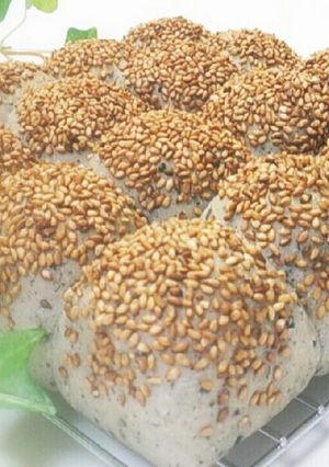 タピオカ粉でもちもち！ 胡麻ちぎりパン-レシピのメイン写真