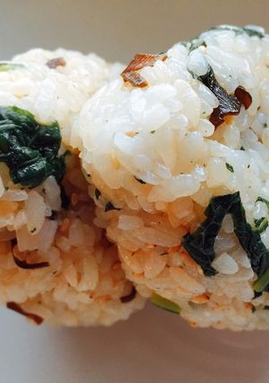 ふきの葉と塩昆布のおにぎり-レシピのメイン写真
