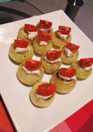 ペコロスのガーリックチーズonミニトマト-レシピのメイン写真