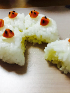 誕生日♡いちごのケーキおにぎり♡キャラ弁-レシピのメイン写真