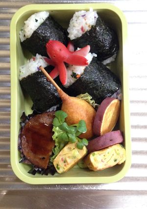 お弁当１２〔おにぎり〕-レシピのメイン写真