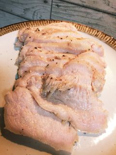 簡単過ぎるしっとりジューシーな鶏ハム-レシピのメイン写真