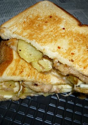 若鶏の鶏皮＋メークインでホットサンド-レシピのメイン写真