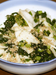 蕪の糠漬けにえごまパウダーを掛ける-レシピのメイン写真