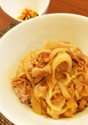 水と砂糖は不要♡新玉でスタミナ豚丼-レシピのメイン写真