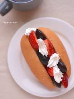 春の苺と花豆のドッグパン-レシピのメイン写真