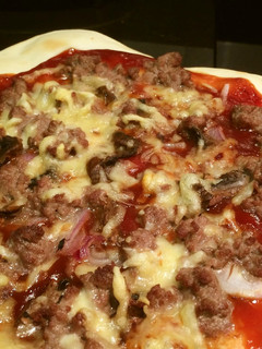 牛ひき肉のピザ-レシピのメイン写真