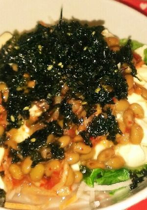チンして混ぜて乗せるだけ！簡単納豆キムチ-レシピのメイン写真