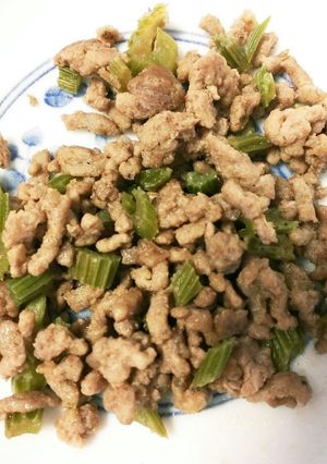 セロリの牛そぼろ-レシピのメイン写真