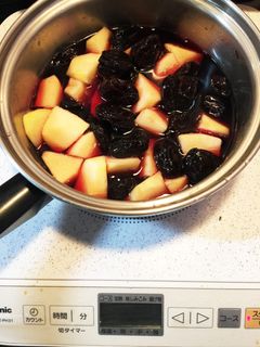 りんごとプルーンのスパイスワイン煮-レシピのメイン写真