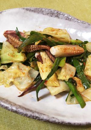 葉にんにくとイカとキャベツの中華炒め-レシピのメイン写真