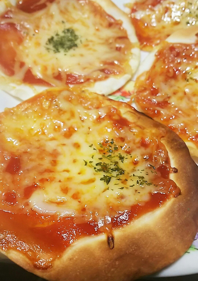 手軽で美味しい♪餃子の皮で簡単ピザ-レシピのメイン写真