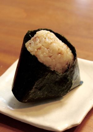 おかか梅の混ぜご飯おにぎり-レシピのメイン写真