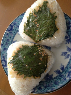焼魚の余りで!青じそごま油のデカおにぎり-レシピのメイン写真