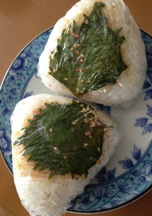 焼魚の余りで！青じそごま油のデカおにぎり-レシピのメイン写真