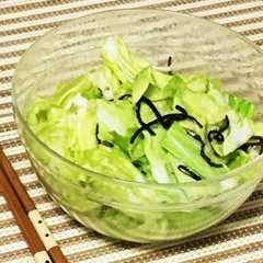 รูปของ 塩昆布ときざみにんにく☆キャベツのサラダ